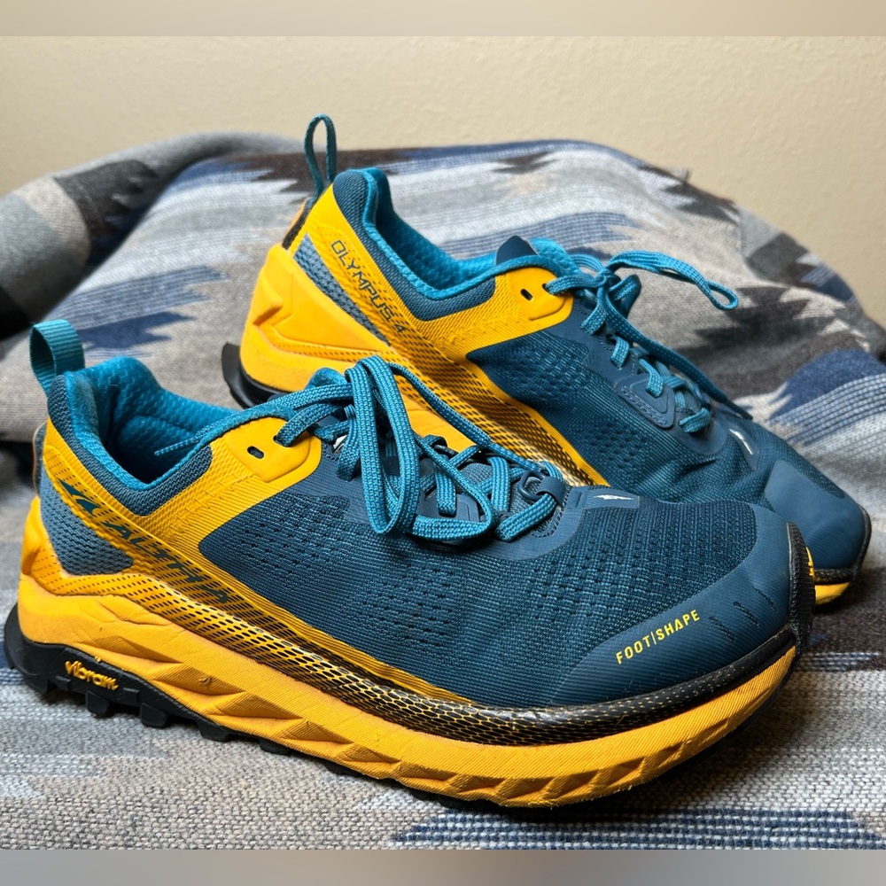 Men’s Altra Olympus 4 size 8.5 Blue & Orange